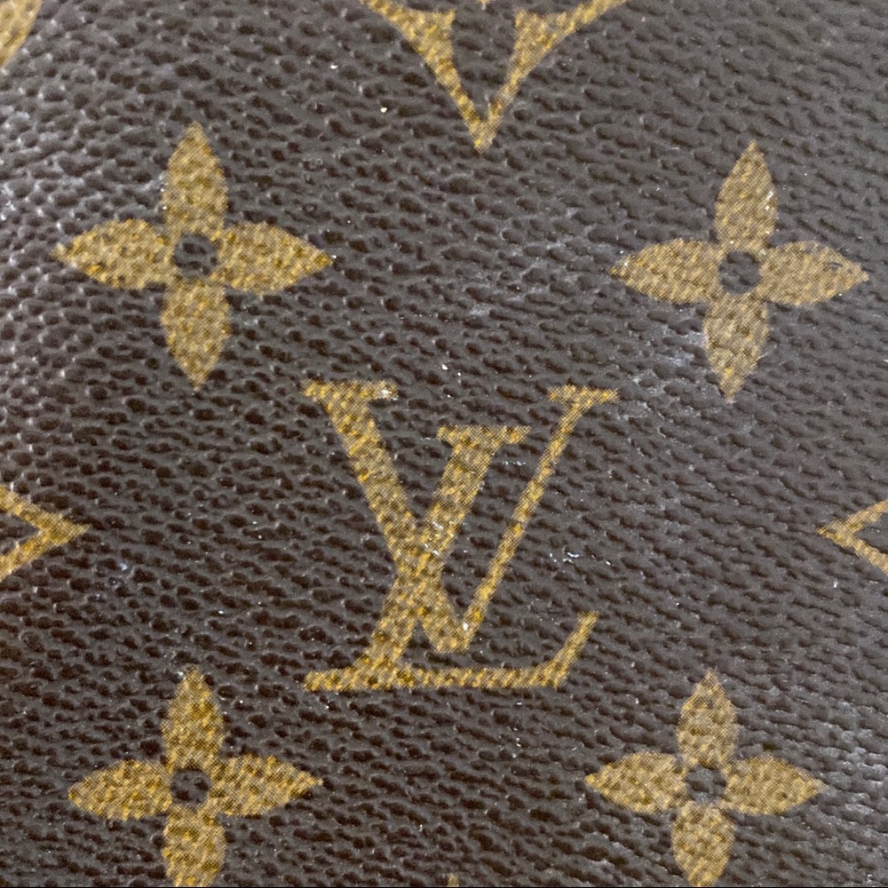 Louis Vuitton zipper pouch! - Picture 2 of 7